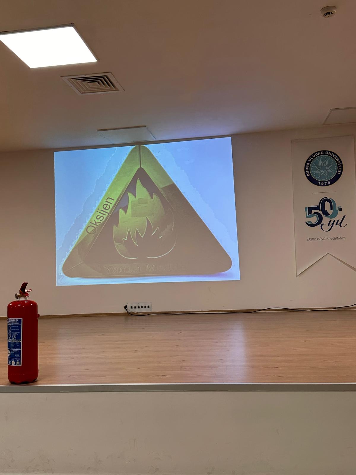 Kimya Bölümü 1. Sınıf Öğrencilerine Temel Yangın Eğitimi Verildi